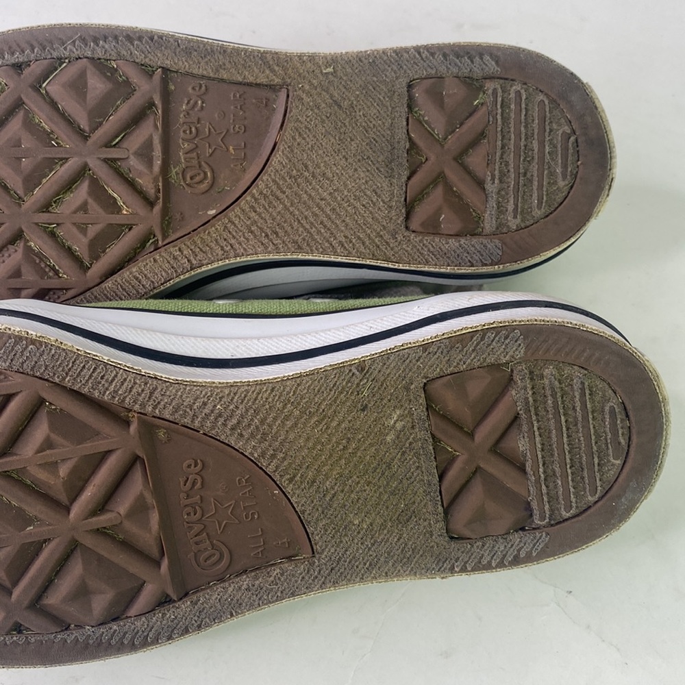 RARE Converse low tops size women’s 6 olive green - Picture 10 of 11